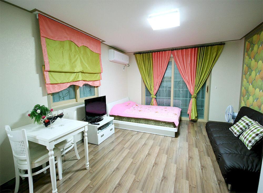 Ever Green Pension Geoje Dış mekan fotoğraf